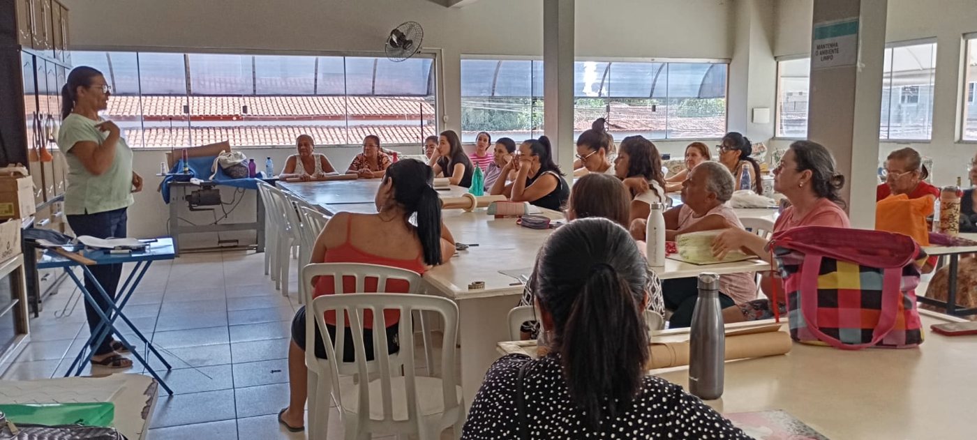 Turma reunida durante uma atividade